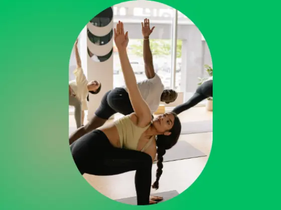Güçlendirilmiş Vinyasa: Orta Seviye Yoga Akışı