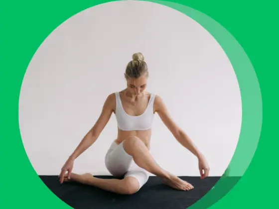Güçlendirilmiş Vinyasa: Orta Seviye Yoga Akışı