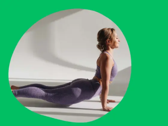 Güçlendirilmiş Vinyasa: Orta Seviye Yoga Akışı
